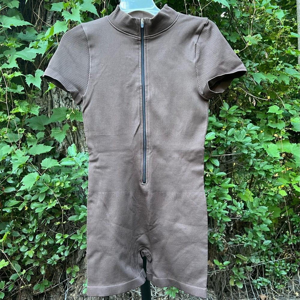 Ribbed Short Sleeve Zip Romper